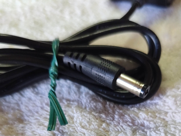 Adapter napona 220 V, 5V-2A
