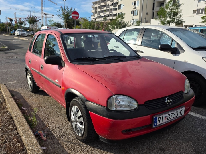Opel Corsa B 1.4 benzin – 1997. godište – prvi vlasnik