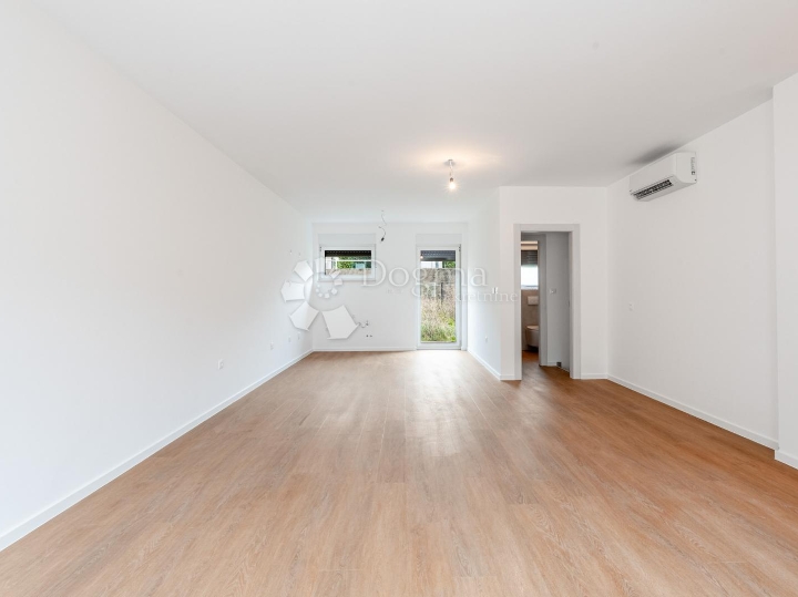 Rešetari, kuća 180m2 s garažom