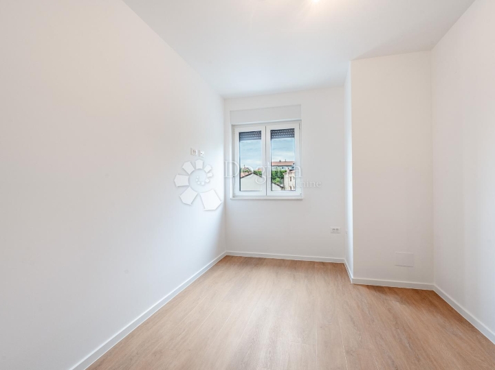 Rešetari, kuća 180m2 s garažom