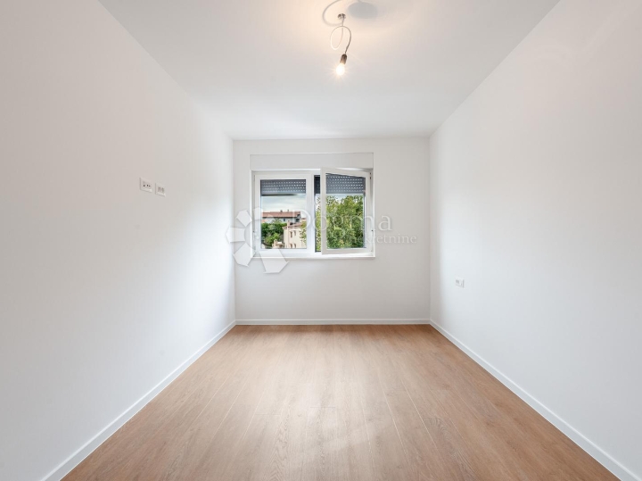 Rešetari, kuća 180m2 s garažom