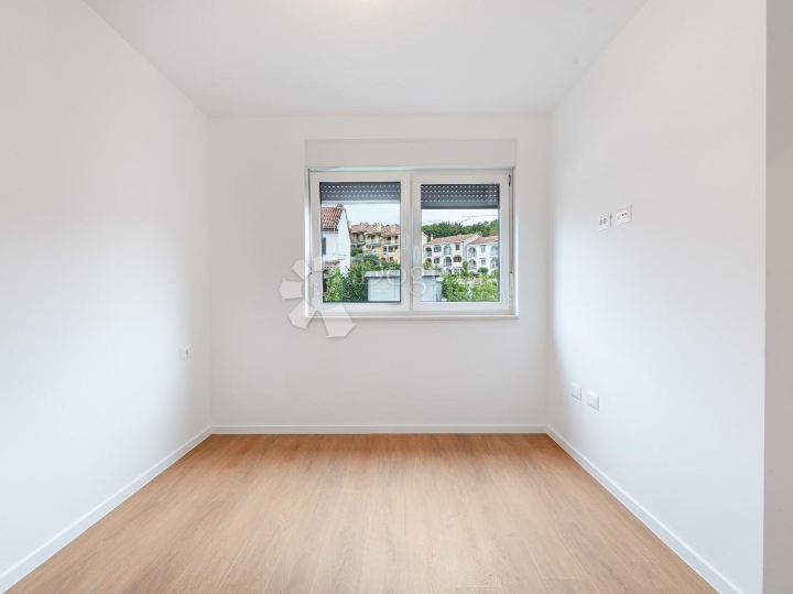 Rešetari, kuća 180m2 s garažom