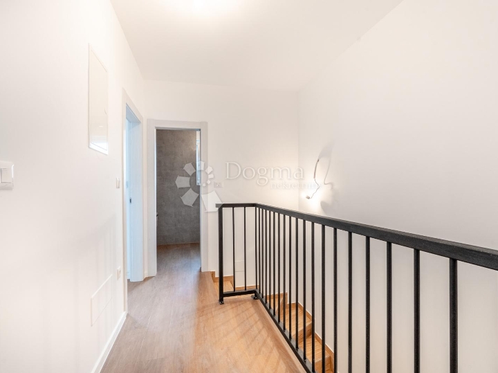 Rešetari, kuća 180m2 s garažom