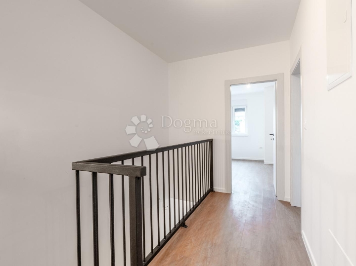 Rešetari, kuća 180m2 s garažom