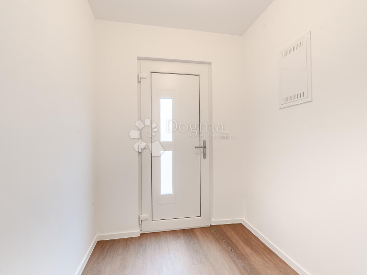Rešetari, kuća 180m2 s garažom