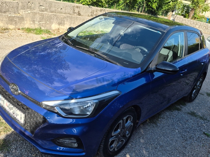 Prodajem Hyundai I20 FL 1.2 DOHC 84 KS, vatrena edicija, 65.000 km