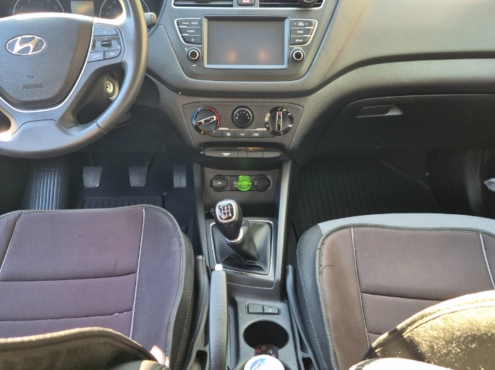 Prodajem Hyundai I20 FL 1.2 DOHC 84 KS, vatrena edicija, 65.000 km