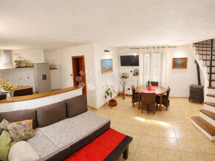 Glavani – kuća P+1+potkrovlje + kamena kućica, useljivo, 181.000 €