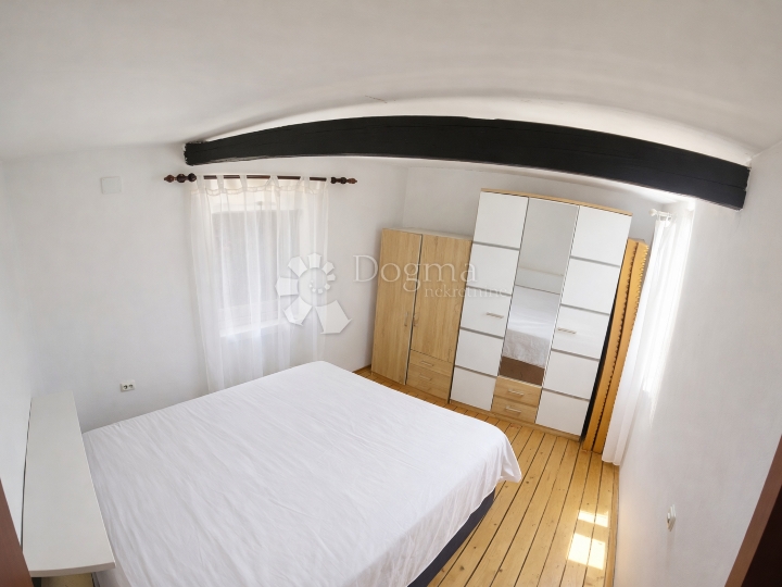 Glavani – kuća P+1+potkrovlje + kamena kućica, useljivo, 181.000 €