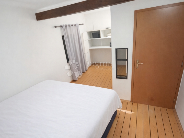 Glavani – kuća P+1+potkrovlje + kamena kućica, useljivo, 181.000 €