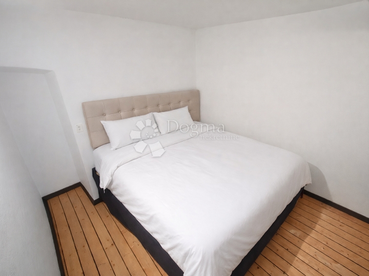 Glavani – kuća P+1+potkrovlje + kamena kućica, useljivo, 181.000 €