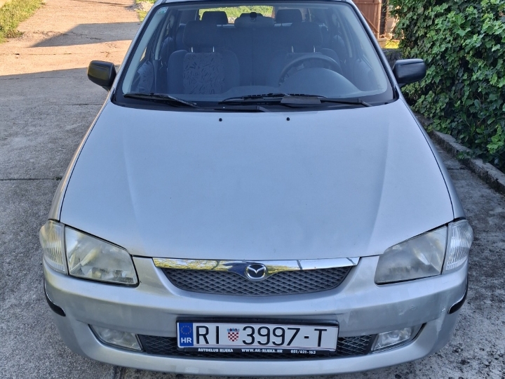 Mazda 323 f ,2001. god., reg. god. dana