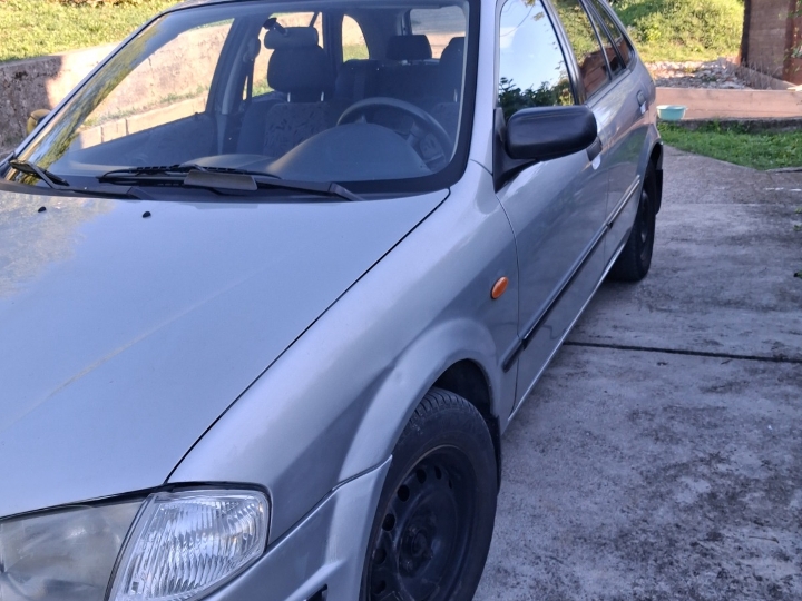 Mazda 323 f ,2001. god., reg. god. dana