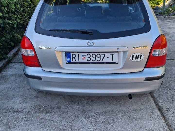 Mazda 323 f ,2001. god., reg. god. dana