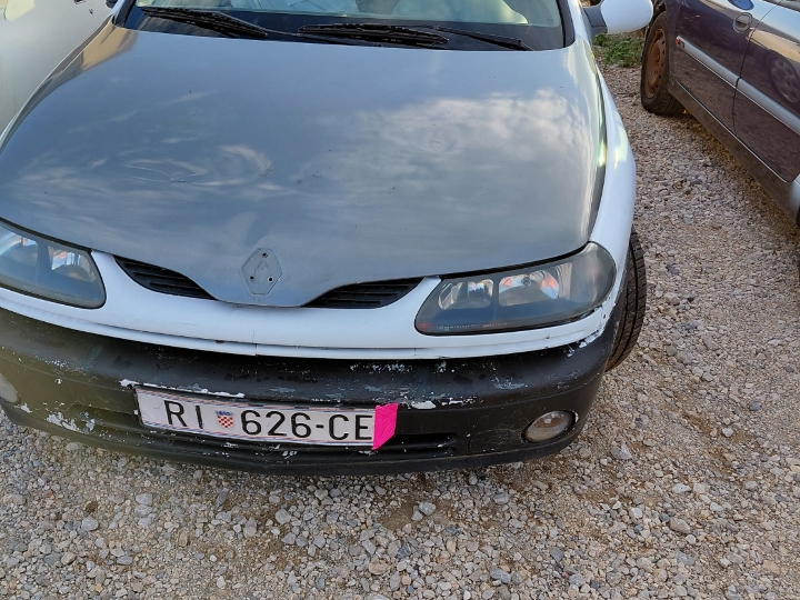 2 komada Renault Lagune