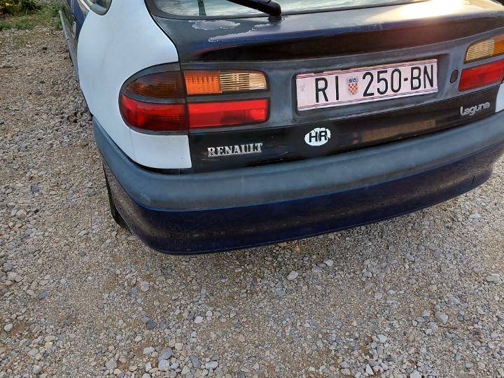 2 komada Renault Lagune