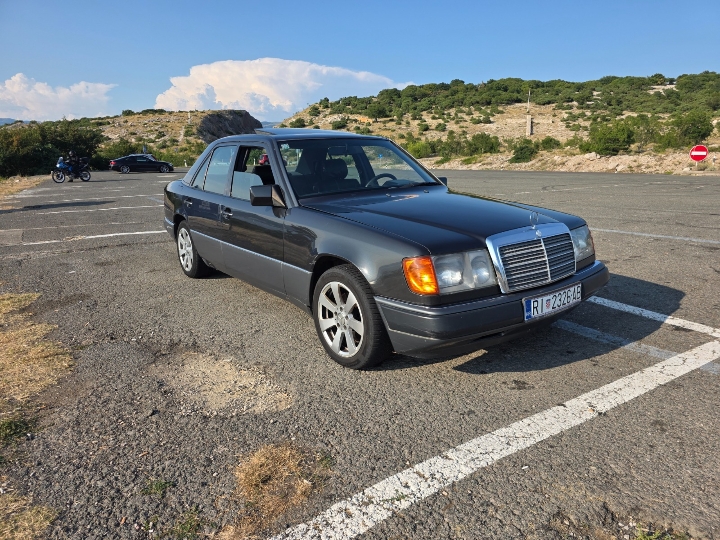Mercedes 124, 200D reg 09/27