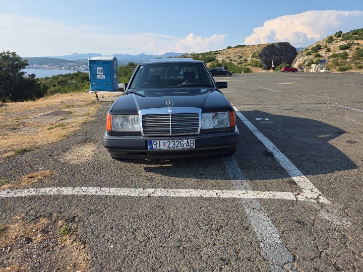 Mercedes 124, 200D reg 09/27