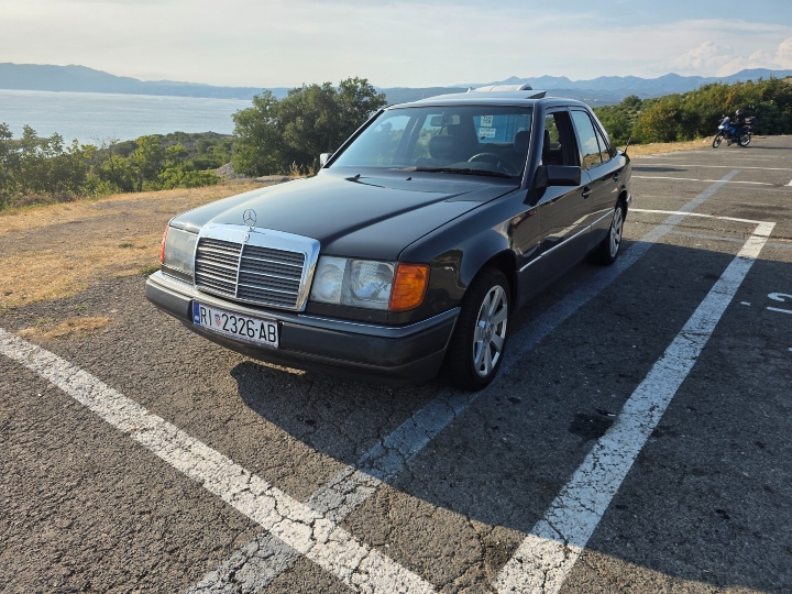 Mercedes 124, 200D reg 09/27