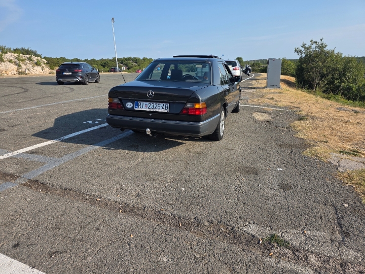 Mercedes 124, 200D reg 09/27