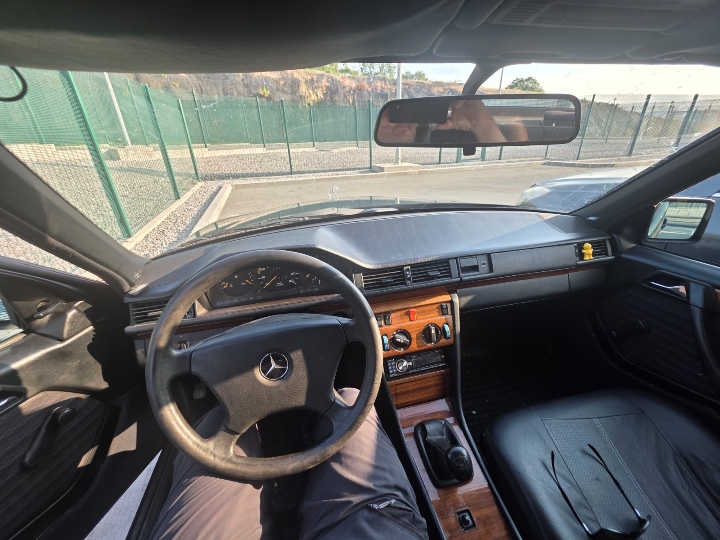 Mercedes 124, 200D reg 09/27