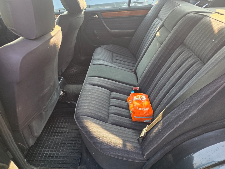 Mercedes 124, 200D reg 09/27