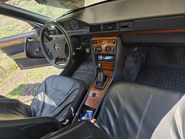 Mercedes 124, 200D reg 09/27