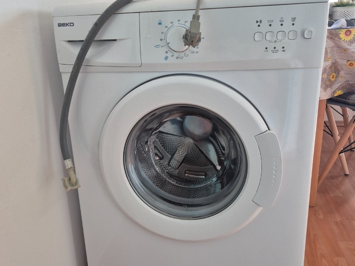 Prodajem rabljenu, ispravnu perilicu rublja Beko