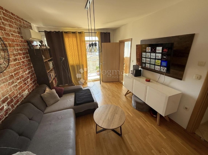 Simpatičan stan/ Podmurvice/ 55.84m2/ 1S+DB