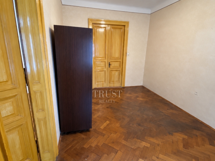 Rijeka, Centar - prostran stan za adaptaciju nadomak Korza!
