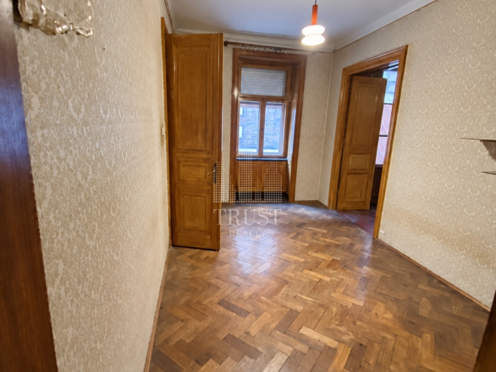 Rijeka, Centar - prostran stan za adaptaciju nadomak Korza!