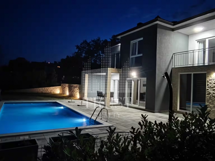 Istra, Labin - kuća s bazenom