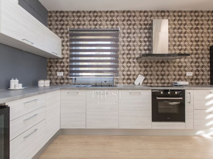 Istra, Labin - kuća s bazenom