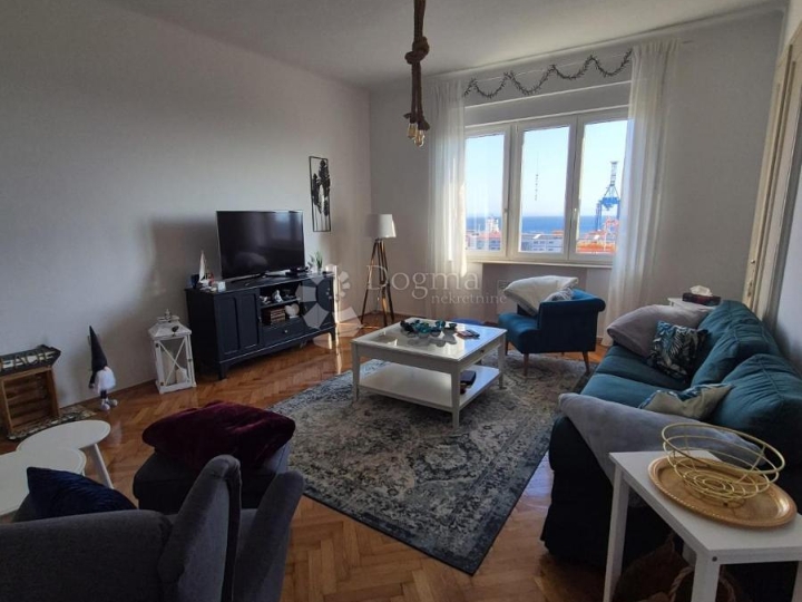 Ekskluzivno – prostran stan 120 m² U Centru