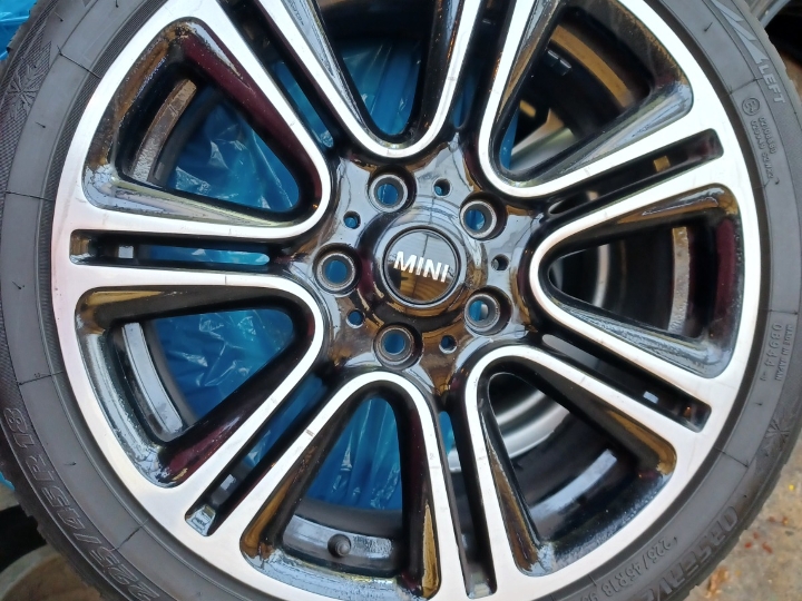 Alu. felge za Mini Countryman sa zimskim gumama