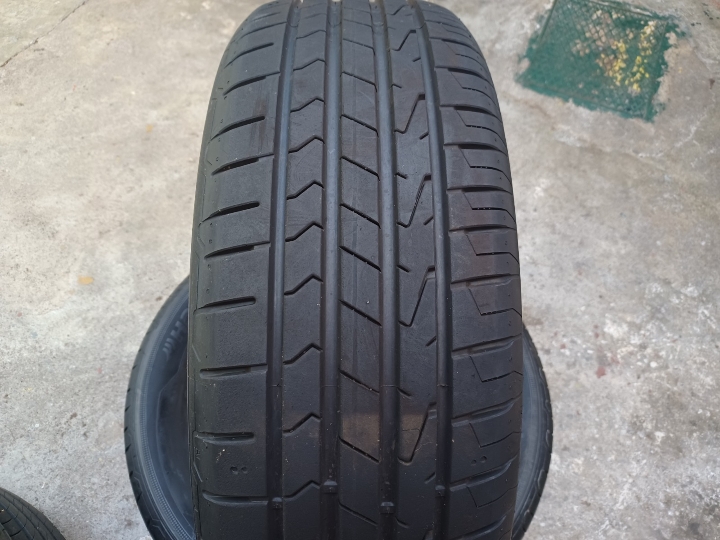Continental ljetne gume 215/65/17, šara 6mm, kao nove