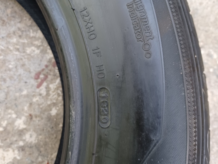 Continental ljetne gume 215/65/17, šara 6mm, kao nove