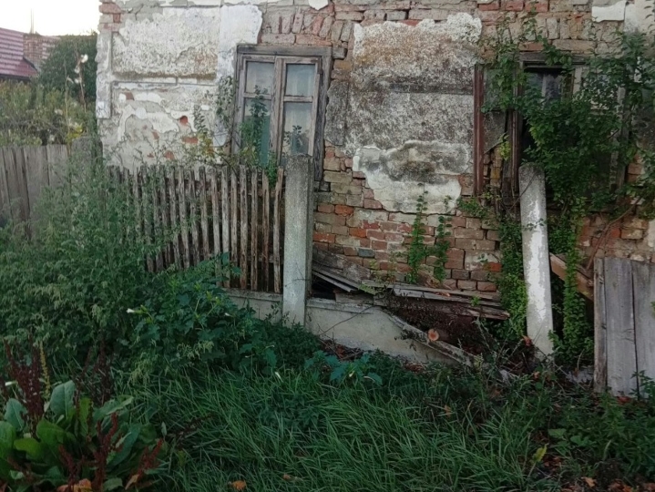 Prodajem staru kuću