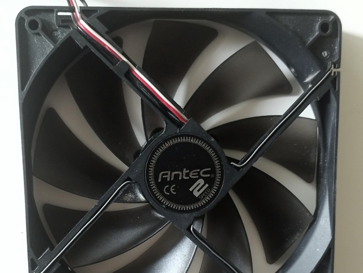 AMD Athlon 200GE (AM4 + Cooler), Antec 140mm LED vent.