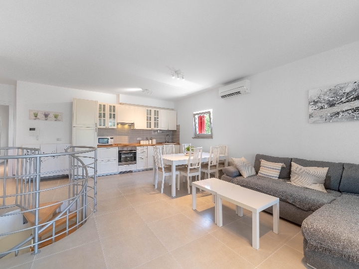 Fažana: 130 m², veliki vrt i pogled na more