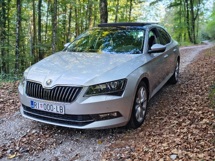 Škoda Superb 1.6 TDI VIDEO