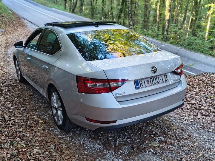 Škoda Superb 1.6 TDI VIDEO