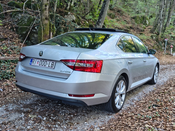 Škoda Superb 1.6 TDI VIDEO