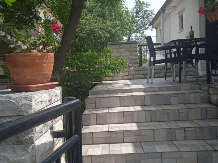 Kuća u Prizni s pogledom na more