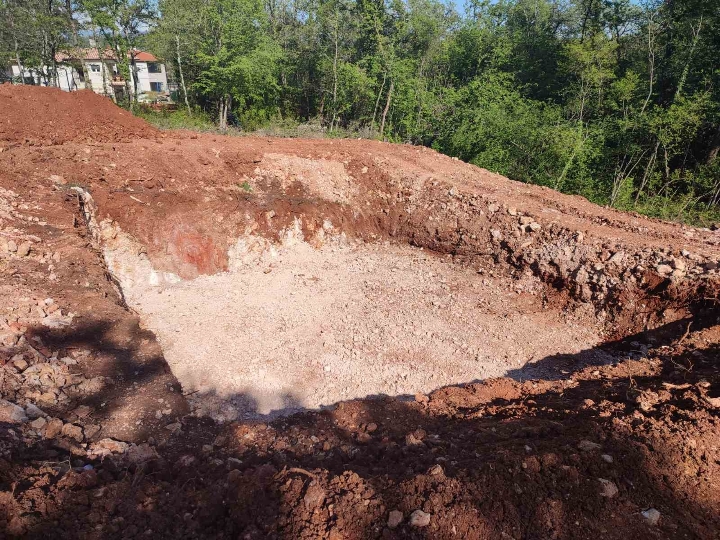 Teren 554 m2 s građ. dozvolom i plaćenim komunalijama