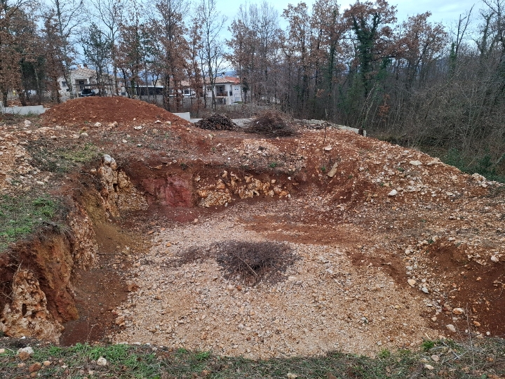 Teren 554 m2 s građ. dozvolom i plaćenim komunalijama