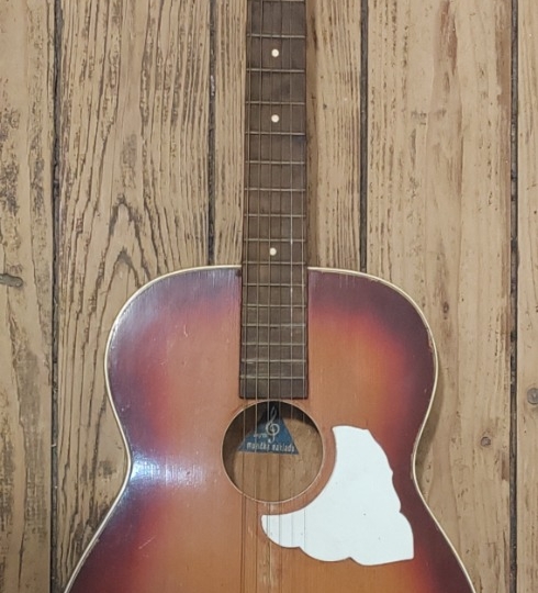 Akustična gitara Tango (Muzička naklada Zagreb) – Retro / Vintage