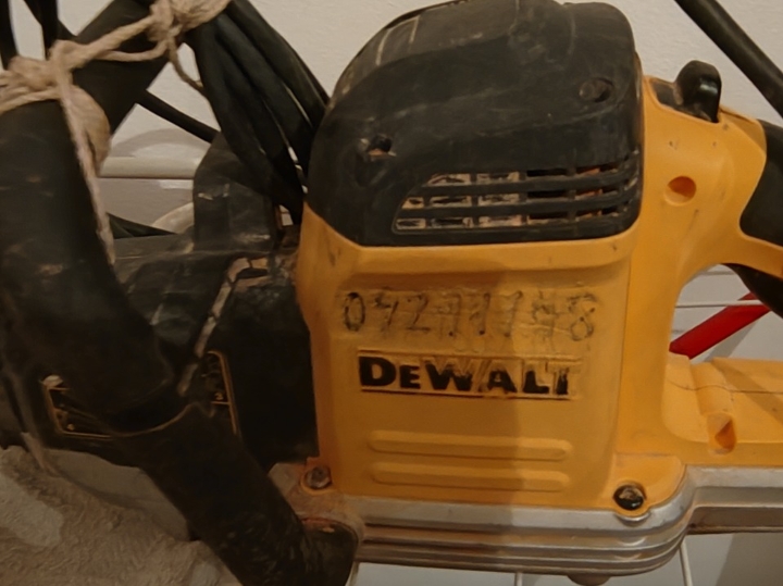 DeWalt DWE397-QS aligator pila 1700W (za ciglu i porobeton)