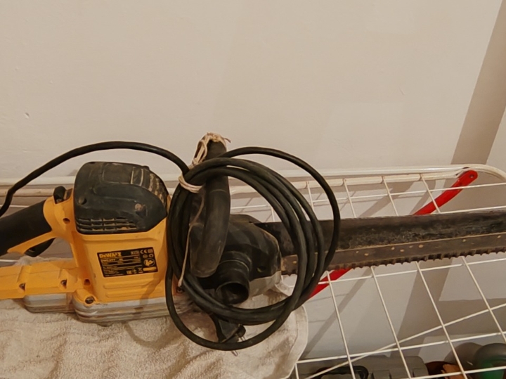 DeWalt DWE397-QS aligator pila 1700W (za ciglu i porobeton)