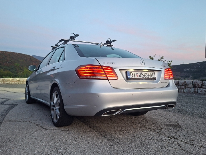 Mercedes-Benz E 220